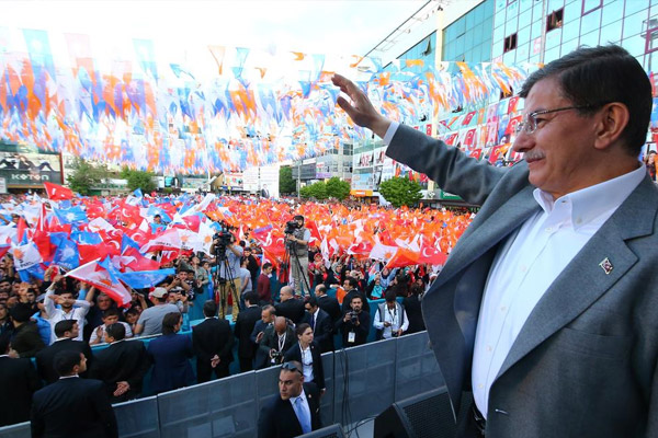 3 dönemliklerin 25'i yeniden aday