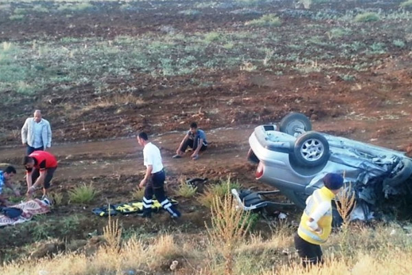 2 otomobil çarpıştı: 2 ölü, 9 yaralı