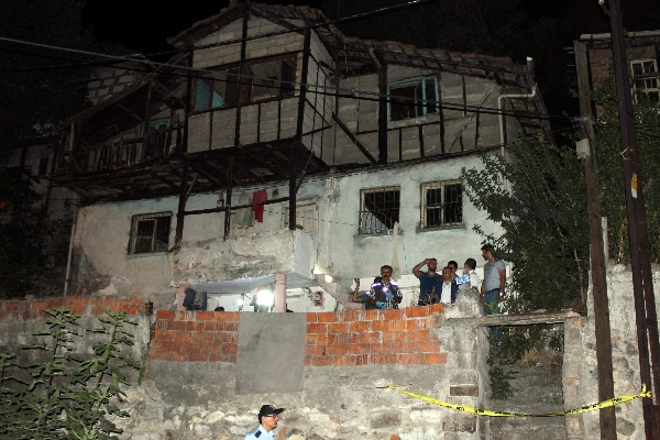 Alkol akıp kendini astı