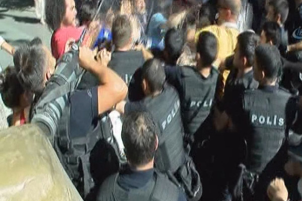 Kızılay’da pankart arbede