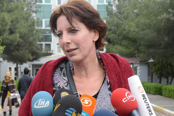 Hollandalı gazeteci yine gözaltına alındı