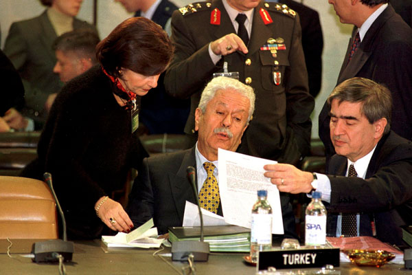 Eski İçişleri Bakanı'ndan PKK itirafı