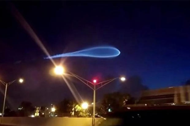 Gökyüzünde beliren cisim korkuttu