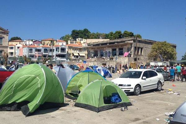 Yunanistan'da mültecilere molotoflu saldırı