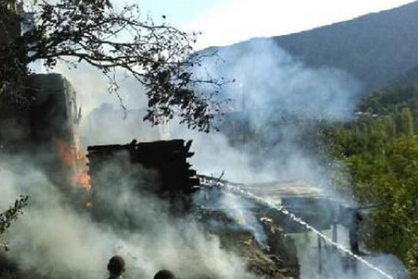 Artvin'de 8 ev kül oldu