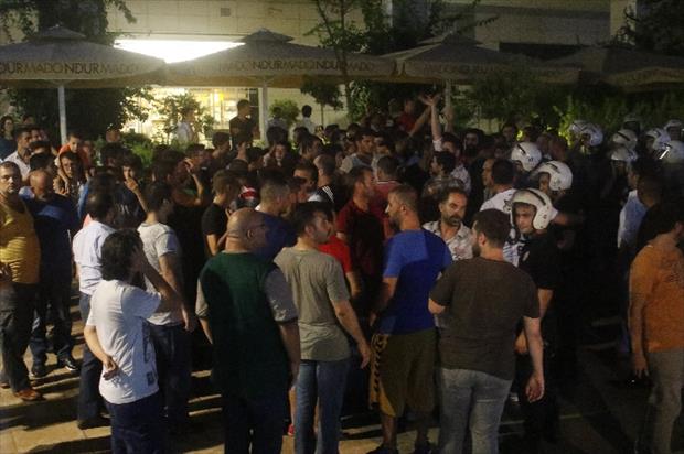 Bin kişilik grup HDP binasına saldırdı