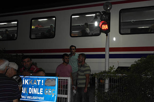 Manisa'da hemzemin geçitte kaza