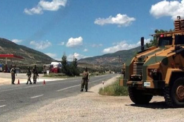 Kaçırılan 20 gümrük memuru serbest