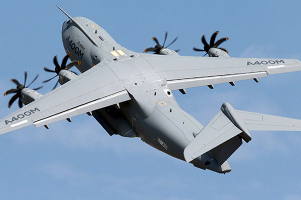 Fransız uçakları Suriye'ye girdi