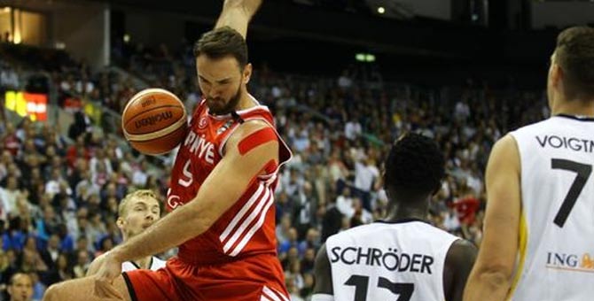 Milliler, Almanya'yı ezdi geçti