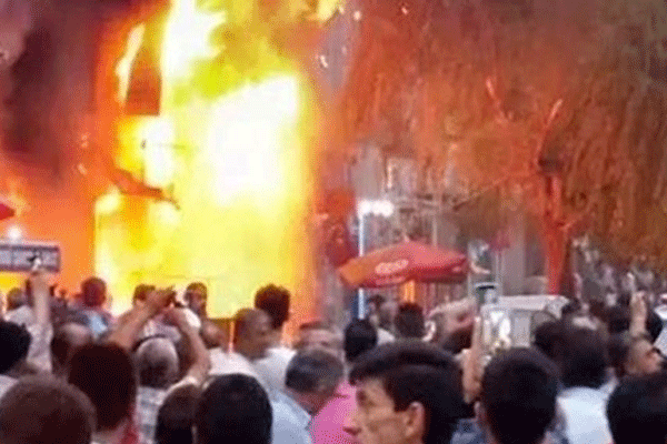 Sokakta tehlikeli gerilim