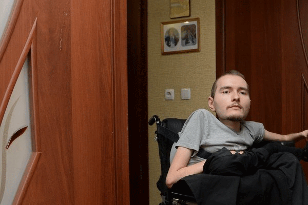 İlk kafa nakli gönüllüsü Rus genç