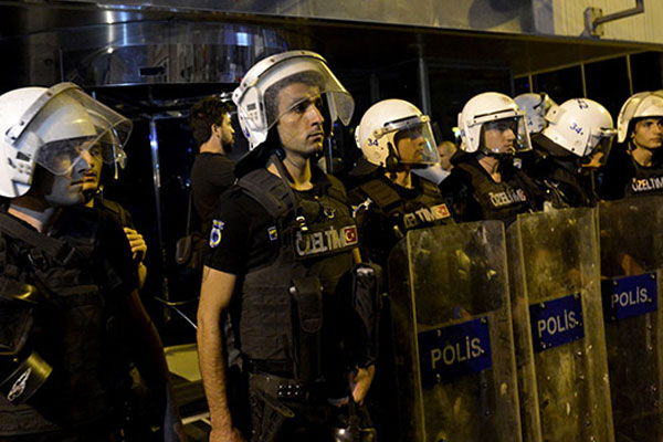 İstanbul Valiliği: 93 gözaltı