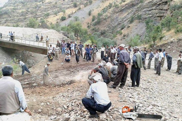 PKK köprüyü yıktı vatandaşlar yenisini yaptı