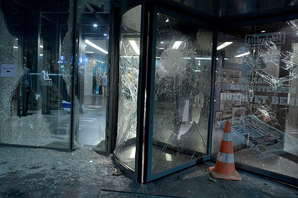 Hürriyet'e protesto gözaltısı: 9 gözaltı