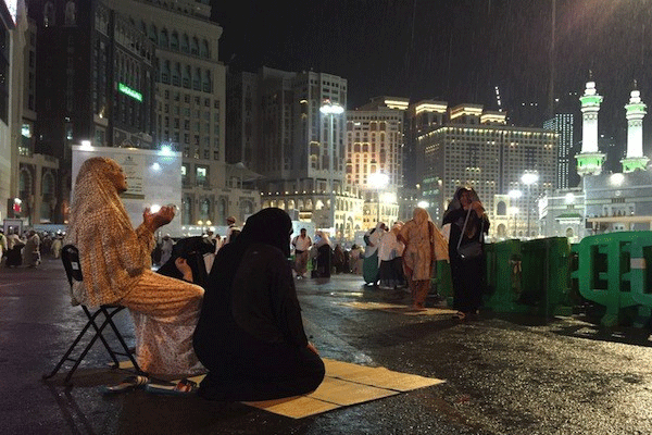 Kabe’ye yağmur yağdı