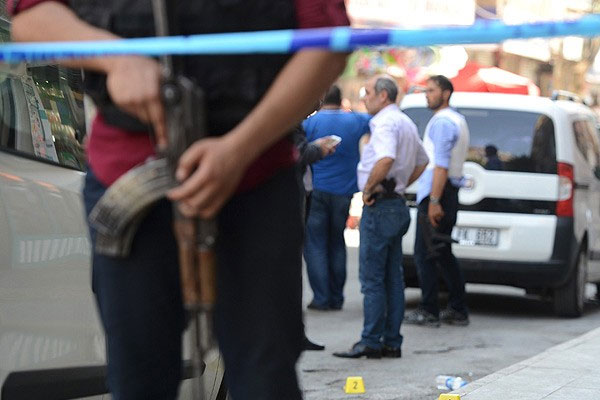 Diyarbakır'da polislere saldırı: 3 yaralı 1 ölü