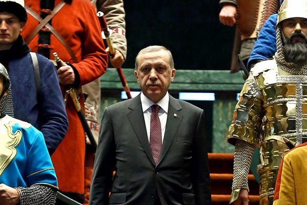 İranlı yazar: Erdoğan İmparatorluk peşinde