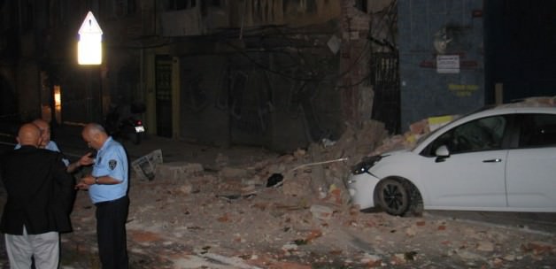 Fatih'te 3 katlı binada göçük