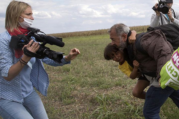Kameramanın çelme taktığı mülteci kim?