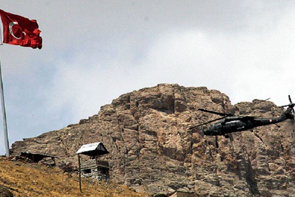 Şemdinli'de bir PKK'lı teslim oldu
