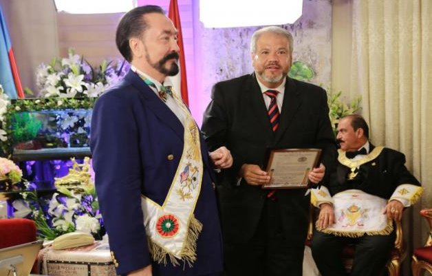 Adnan Oktar'a Mason diploması