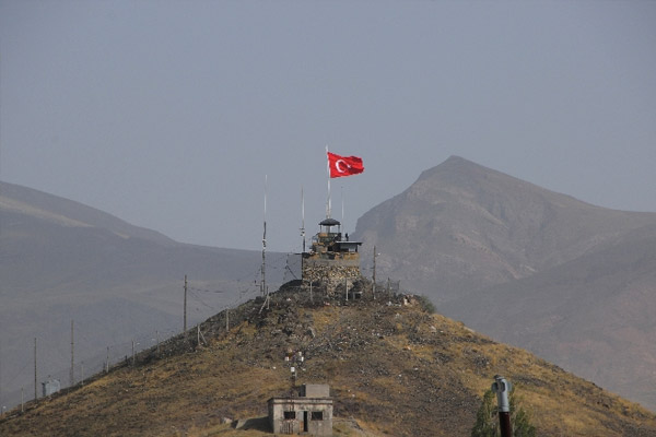 Nöbet kulübelerine roketatarlı saldırı