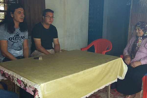 Ünlü şarkıcıdan anlamlı ziyaret