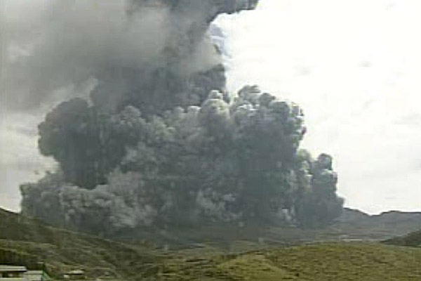 Japonya'da yanardağ faaliyete geçti