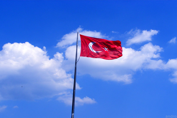 Türk bayrağını indiren şahıs tutuklandı