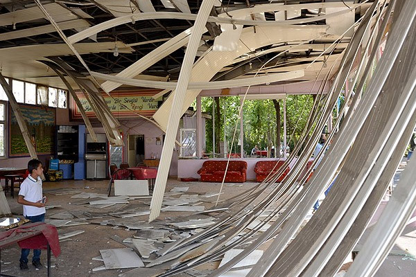 Diyarbakır'da çay ocağına roketatarlı saldırı