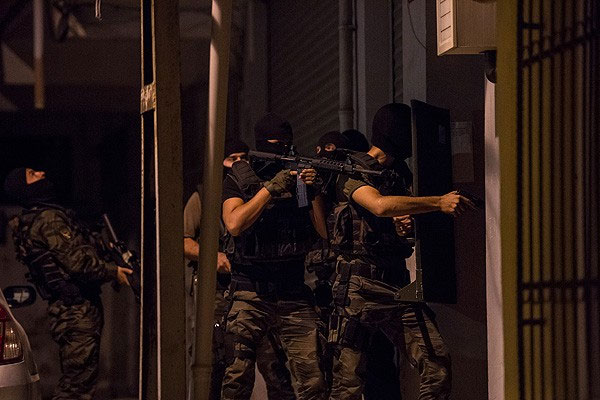Şafak vakti ''Terör'' operasyonu