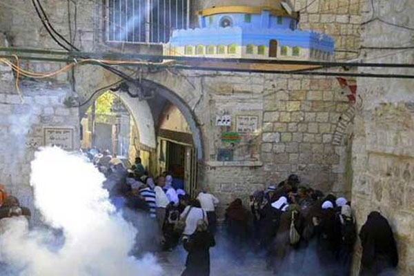 Yine Mescid-i Aksa'ya girdiler!