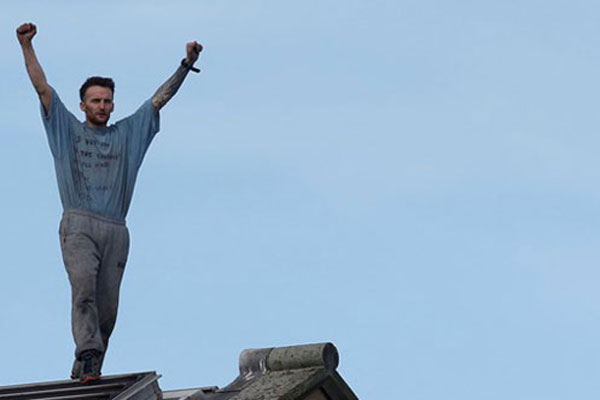 3 gün boyunca çatıda yaşadı