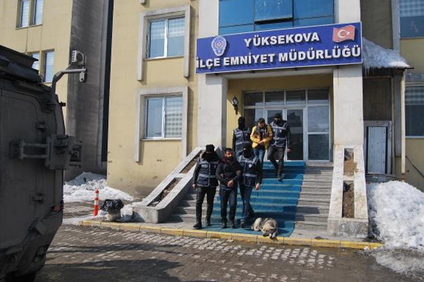 Yüksekova'da toprağa gömülü silah bulundu