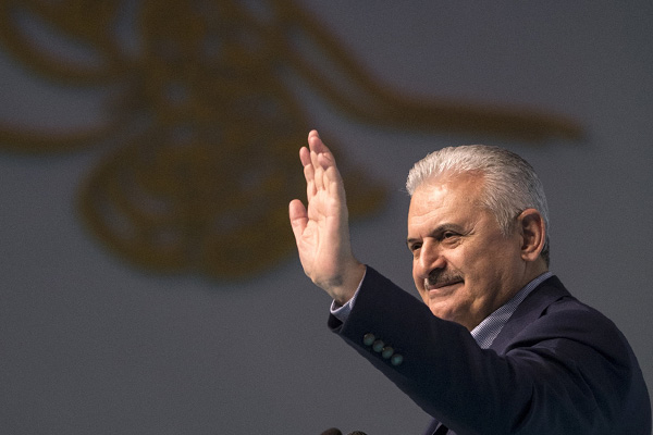 Ak Parti kampanya şarkılarını tanıttı