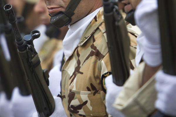 İran, askeri öğrencilerini Suriye'de kampa alıyor!