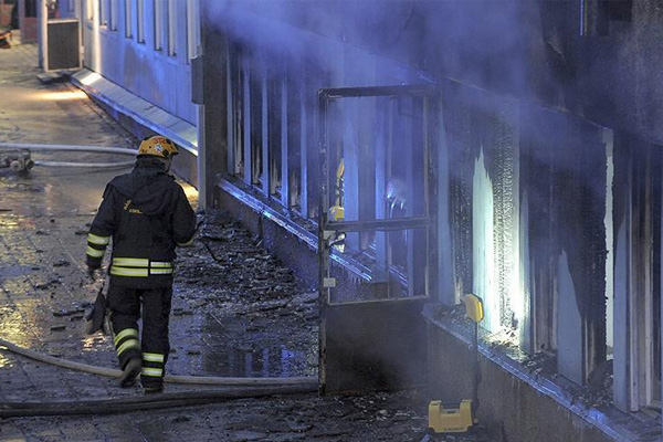 Sığınmacıların kaldığı bina kundaklandı