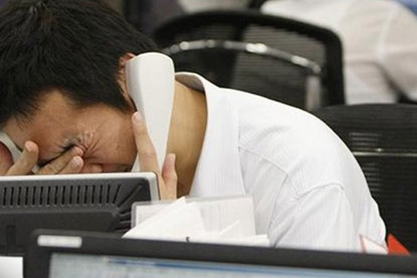 İşe gitmemek için kendisini bıçakladı