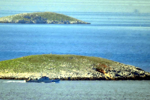 Yunanistan'ın 'şımarık çocuğundan' Çavuşoğlu'na cevap geldi