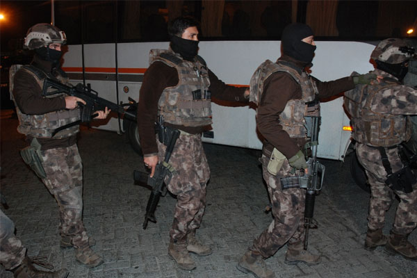 İstanbul’da uyuşturucu tacirlerine şafak baskını