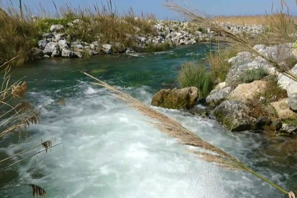 Türkiye'den gelen su denize akıtılıyor