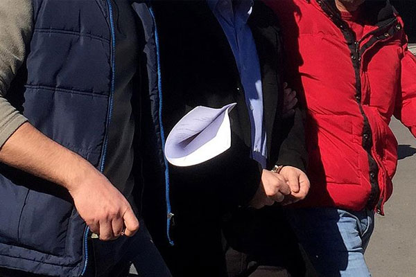 Meslekten ihraç edilen 5 astsubay gözaltında
