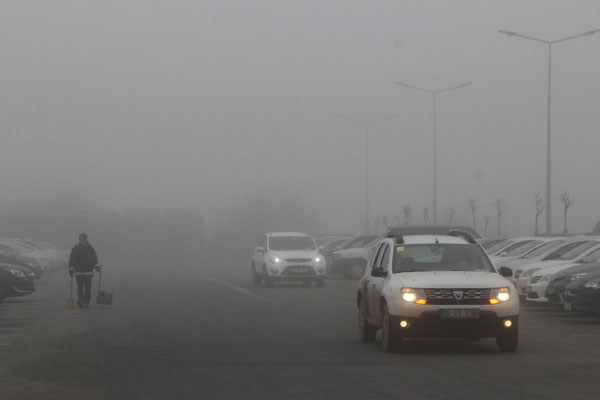 İstanbul'da trafiğe sis engeli