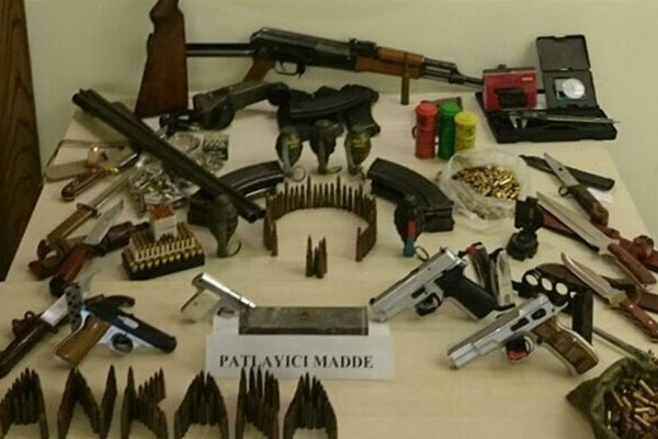 Emekli albayın evinde mühimmat ele geçirildi