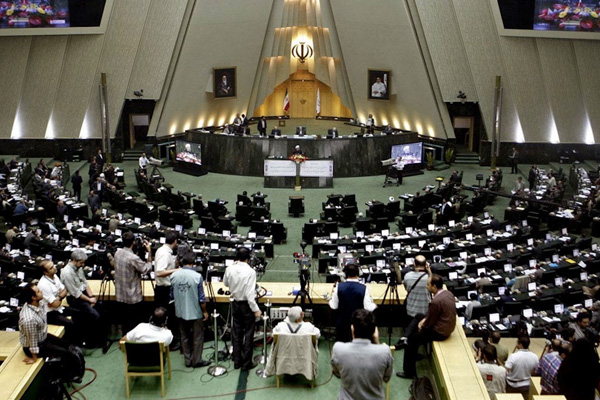 İran'da 'sahabeye hakaret' içerikli gazete haberleri tartışılıyor