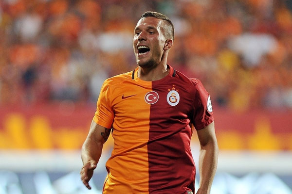 Podolski resmen gitti