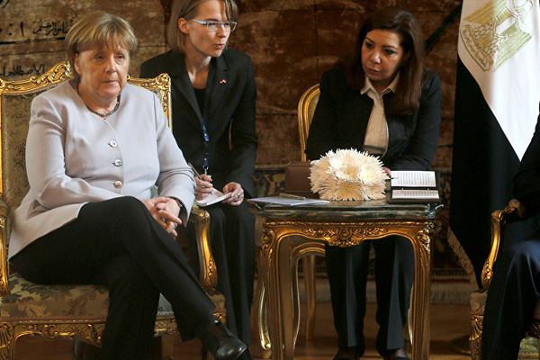Merkel, 'mülteci sorunu' için Kahire'de