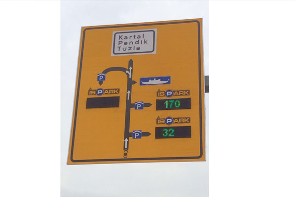 İstanbul'da 'Akıllı Otopark Tabelaları' yaygınlaşıyor