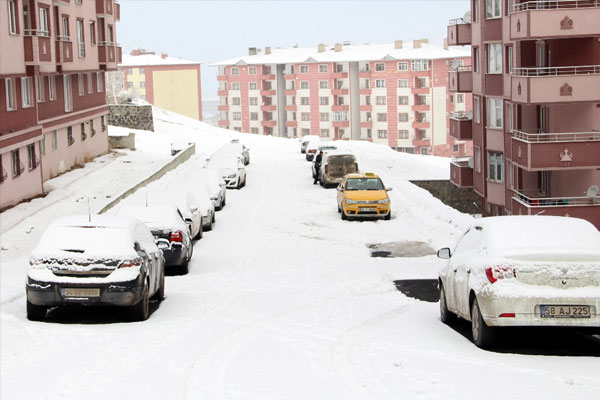 Mart ayında yağan kar şaşırttı